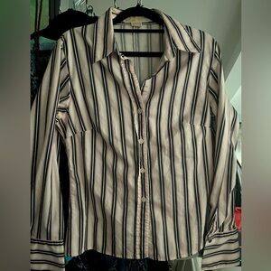NWOT MICHAEL KORS BUTTON DOWN STRIPPED SHIRT…PINK,BLACK AND WHITE🖤⭐️💜